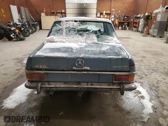 ✅ 1973 Mercedes-Benz 220 • VIN: 1150101210720 • Lot: 87466714. Wystawiony na Copart z przebiegiem 81 947 mil. Bezpłatny archiwum sprzedaży aukcyjnych z USA i szczegółowy raport historii pojazdu na DreamBid. Zdjęcie 6.
