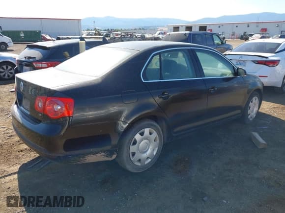 ✅ 2005 Volkswagen Jetta 2.5L • VIN: 3VWRF71K25M602057 • Lot: 42688586. Listed on IAAI with 79,769 mi. Free auction sales archive from the USA and detailed vehicle history report at DreamBid. Image 4.