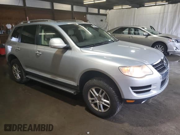 ✅ 2009 Volkswagen Touareg VR6 • VIN: WVGBE77L49D023169 • Lot: 73215114. Listed on Copart with 223,739 mi. Free auction sales archive from the USA and detailed vehicle history report at DreamBid. Image 4.