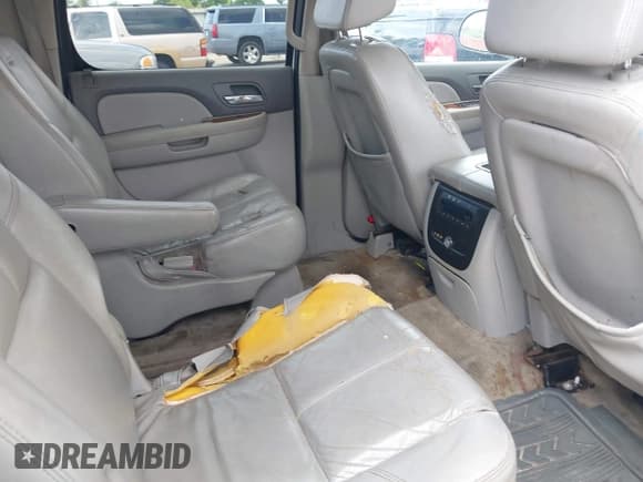 ✅ 2007 Chevrolet Suburban LTZ • VIN: 3GNFC16J77G300428 • Lot: 42279084. Listed on IAAI with Not provided. Free auction sales archive from the USA and detailed vehicle history report at DreamBid. Image 8.