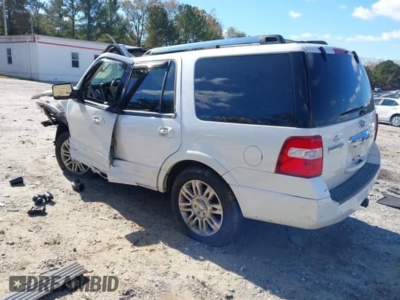✅ 2011 Ford Expedition Limited • VIN: 1FMJU1K55BEF27623 • Lot: 43655182. Listed on IAAI with 164,979 mi. Free auction sales archive from the USA and detailed vehicle history report at DreamBid. Image 3.