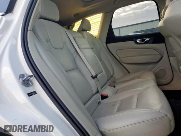 ✅ 2021 Volvo XC60 Momentum • VIN: YV4102DK7M1856551 • Lot: 53101455. Listed on Copart with 106,000 mi. Free auction sales archive from the USA and detailed vehicle history report at DreamBid. Image 11.
