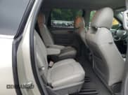 ✅ 2015 Chevrolet Traverse LT • VIN: 1GNKRHKD3FJ235953 • Lot: 57267914. Wystawiony na Copart z przebiegiem 110 417 mil. Bezpłatny archiwum sprzedaży aukcyjnych z USA i szczegółowy raport historii pojazdu na DreamBid. Zdjęcie 12.