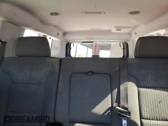 2018 Chevrolet Suburban LS с VIN 1GNSCGKC6JR249746, выставлен на аукционе Copart как лот 55622105 с пробегом 126 378 миль миль и Списание • Salvage title. История ставок и продаж доступна на DreamBid. Изображение 10.