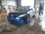 ✅ 2010 Toyota Camry LE • VIN: 4T1BF3EKXAU577336 • Lot: 43568053. Wystawiony na IAAI z przebiegiem 165 943 mil. Bezpłatny archiwum sprzedaży aukcyjnych z USA i szczegółowy raport historii pojazdu na DreamBid. Zdjęcie 2.