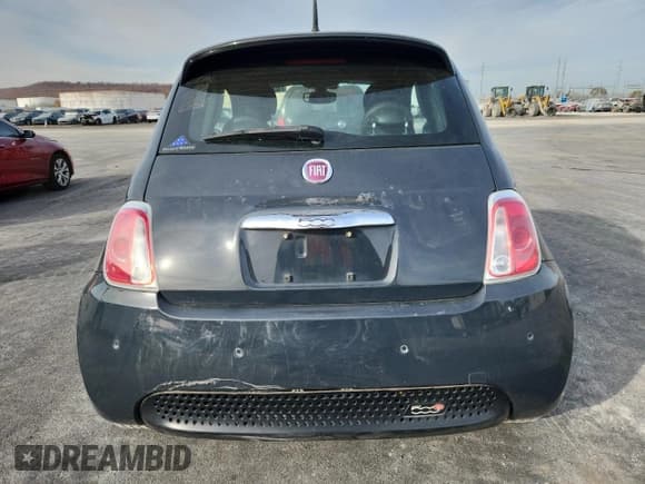 ✅ 2017 FIAT 500e • VIN: 3C3CFFGE5HT545968 • Lot: 93664165. Wystawiony na Copart z przebiegiem 36 705 mil. Bezpłatny archiwum sprzedaży aukcyjnych z USA i szczegółowy raport historii pojazdu na DreamBid. Zdjęcie 6.