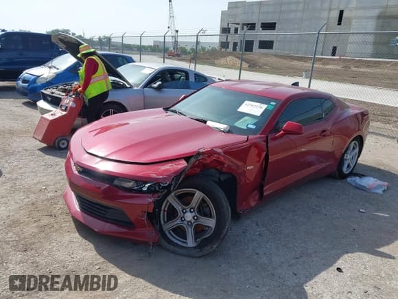 ✅ 2018 Chevrolet Camaro 1LT • VIN: 1G1FB1RX2J0162085 • Lot: 42767276. Wystawiony na IAAI z przebiegiem 144 009 mil. Bezpłatny archiwum sprzedaży aukcyjnych z USA i szczegółowy raport historii pojazdu na DreamBid. Zdjęcie 2.