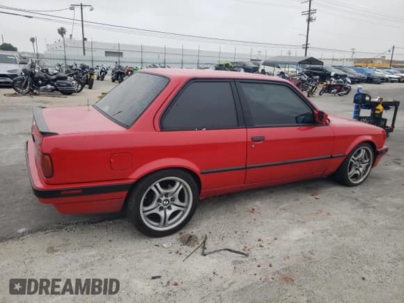 ✅ 1989 BMW 3 Series 325is • VIN: WBAAA2303KEC49407 • Лот: 53133765. Опубликован ранее на Copart с пробегом 127 657 миль. Бесплатный доступ к архиву аукционных продаж из США и подробный отчёт об истории автомобиля на DreamBid. Изображение 3.