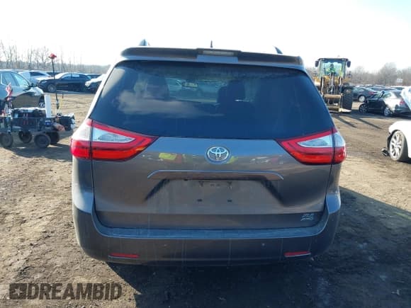 ✅ 2018 Toyota Sienna XLE • VIN: 5TDDZ3DCXJS199733 • Lot: 41357266. Listed on IAAI with 66,692 mi. Free auction sales archive from the USA and detailed vehicle history report at DreamBid. Image 16.