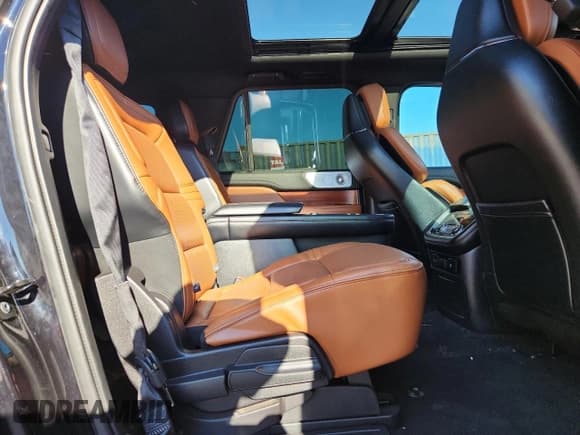 ✅ 2019 Lincoln Navigator Reserve • VIN: 5LMJJ3LT2KEL20606 • Lot: 69802225. Listed on Copart with 129,473 mi. Free auction sales archive from the USA and detailed vehicle history report at DreamBid. Image 11.