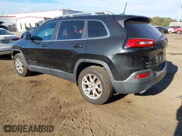 ✅ 2016 Jeep Cherokee Latitude • VIN: 1C4PJMCS5GW175951 • Lot: 43392421. Wystawiony na IAAI z przebiegiem 73 136 mil. Bezpłatny archiwum sprzedaży aukcyjnych z USA i szczegółowy raport historii pojazdu na DreamBid. Zdjęcie 3.