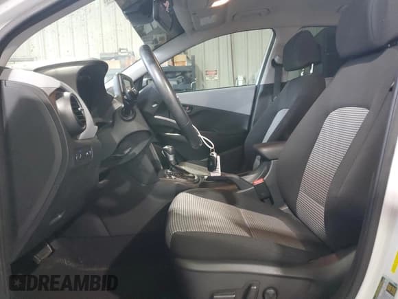 ✅ 2021 Hyundai Kona SEL Plus • VIN: KM8K62AA8MU637397 • Лот: 70277854. Опубликован ранее на Copart с пробегом 51 209 миль. Бесплатный доступ к архиву аукционных продаж из США и подробный отчёт об истории автомобиля на DreamBid. Изображение 7.