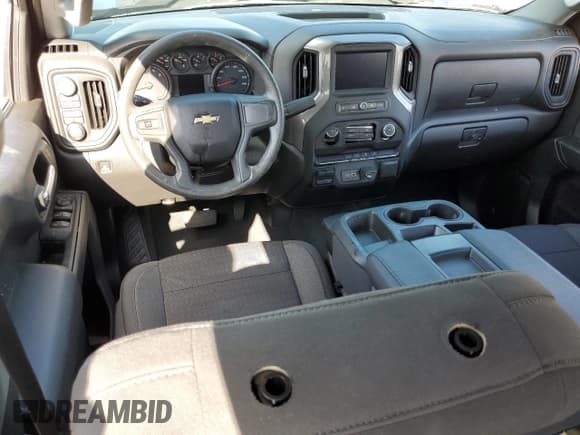 ✅ 2023 Chevrolet Silverado 2500HD Custom • VIN: 2GC1YME72P1732414 • Lot: 80524685. Wystawiony na Copart z przebiegiem Nie podano. Bezpłatny archiwum sprzedaży aukcyjnych z USA i szczegółowy raport historii pojazdu na DreamBid. Zdjęcie 8.