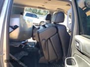 ✅ 2017 Chevrolet Suburban Premier • VIN: 1GNSKJKC7HR143736 • Lot: 69803354. Wystawiony na Copart z przebiegiem 112 993 mil. Bezpłatny archiwum sprzedaży aukcyjnych z USA i szczegółowy raport historii pojazdu na DreamBid. Zdjęcie 11.