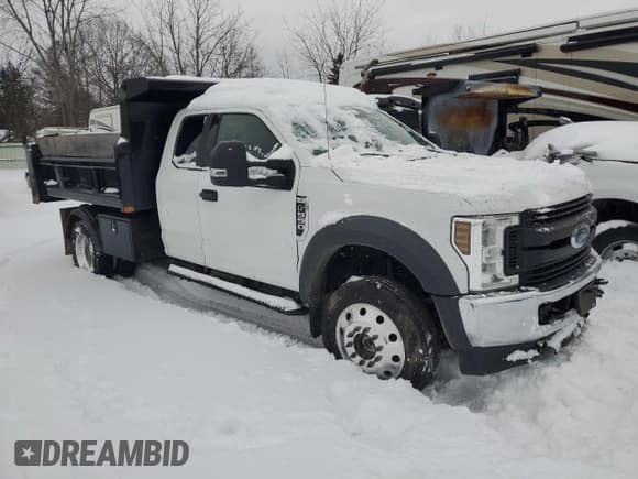 ✅ 2019 Ford F-550 • VIN: 1FD0X5HT1KEG79415 • Lot: 87912505. Wystawiony na Copart z przebiegiem 76 667 mil. Bezpłatny archiwum sprzedaży aukcyjnych z USA i szczegółowy raport historii pojazdu na DreamBid. Zdjęcie 4.
