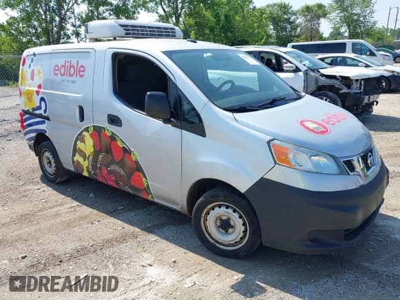 ✅ 2015 Nissan NV200 S • VIN: 3N6CM0KN3FK700071 • Лот: 42563137. Опубликован ранее на IAAI с пробегом 241 853 миль. Бесплатный доступ к архиву аукционных продаж из США и подробный отчёт об истории автомобиля на DreamBid. Изображение 1.