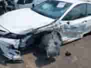 2022 Toyota Camry SE z VIN 4T1G11AK0NU054329, wystawiony jako IAAI lot #42342363 z przebiegiem 105 909 mil mil oraz . Historia ofert i sprzedaży dostępna na DreamBid. Obrazek 6.