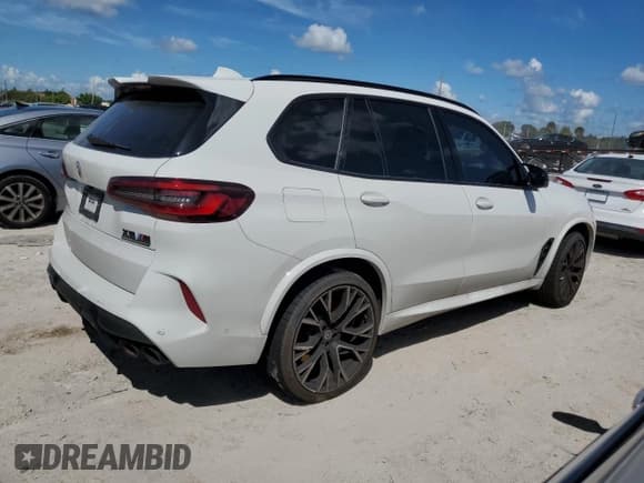 ✅ 2022 BMW X5 M • VIN: 5YMJU0C04N9M04465 • Lot: 73063984. Wystawiony na Copart z przebiegiem 35 488 mil. Bezpłatny archiwum sprzedaży aukcyjnych z USA i szczegółowy raport historii pojazdu na DreamBid. Zdjęcie 3.