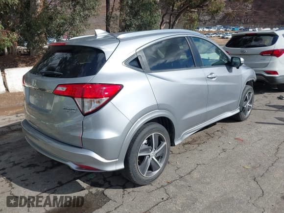 ✅ 2020 Honda HR-V Touring • VIN: 3CZRU6H9XLM729443 • Lot: 43715647. Wystawiony na IAAI z przebiegiem 33 386 mil. Bezpłatny archiwum sprzedaży aukcyjnych z USA i szczegółowy raport historii pojazdu na DreamBid. Zdjęcie 4.