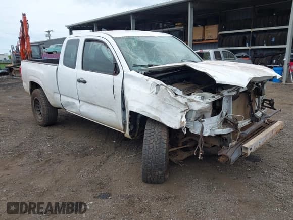 ✅ 2017 Toyota Tacoma SR • VIN: 5TFRX5GN8HX077669 • Лот: 41949088. Опубликован ранее на IAAI с пробегом 110 454 миль. Бесплатный доступ к архиву аукционных продаж из США и подробный отчёт об истории автомобиля на DreamBid. Изображение 6.