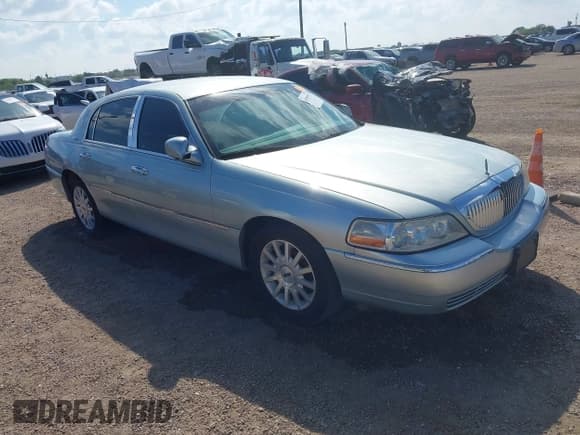 ✅ 2007 Lincoln Town Car Signature • VIN: 1LNHM81W57Y627194 • Lot: 43509175. Listed on IAAI with 138,877 mi. Free auction sales archive from the USA and detailed vehicle history report at DreamBid. Image 1.