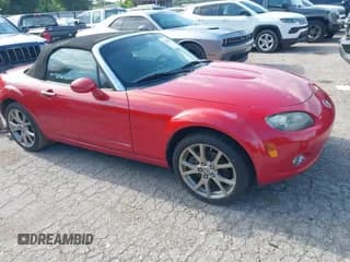 ✅ 2006 Mazda MX-5 Miata Grand Touring • VIN: JM1NC25F060103269 • Lot: 42482820. Wystawiony na IAAI z przebiegiem 62 607 mil. Bezpłatny archiwum sprzedaży aukcyjnych z USA i szczegółowy raport historii pojazdu na DreamBid. Zdjęcie 1.