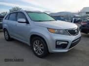 ✅ 2013 Kia Sorento SX • VIN: 5XYKW4A27DG380954 • Лот: 41932872. Опубликован ранее на IAAI с пробегом 183 599 миль. Бесплатный доступ к архиву аукционных продаж из США и подробный отчёт об истории автомобиля на DreamBid. Изображение 1.