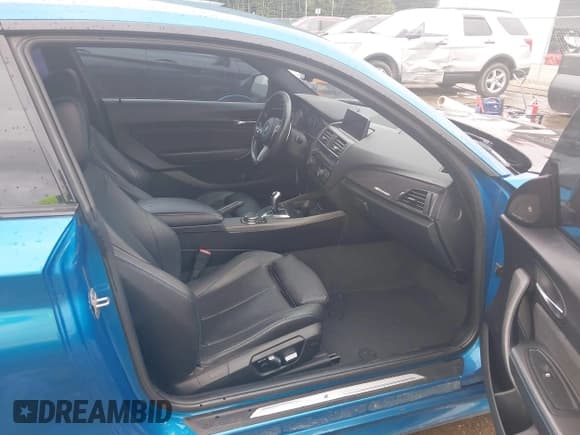 ✅ 2017 BMW M2 • VIN: WBS1H9C55HV786233 • Lot: 42955848. Wystawiony na IAAI z przebiegiem 64 266 mil. Bezpłatny archiwum sprzedaży aukcyjnych z USA i szczegółowy raport historii pojazdu na DreamBid. Zdjęcie 5.