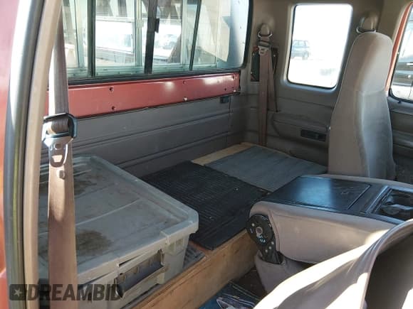 ✅ 1995 Ford F-150 • VIN: 1FTEX14H9SKA76993 • Lot: 43884916. Wystawiony na IAAI z przebiegiem Nie podano. Bezpłatny archiwum sprzedaży aukcyjnych z USA i szczegółowy raport historii pojazdu na DreamBid. Zdjęcie 8.