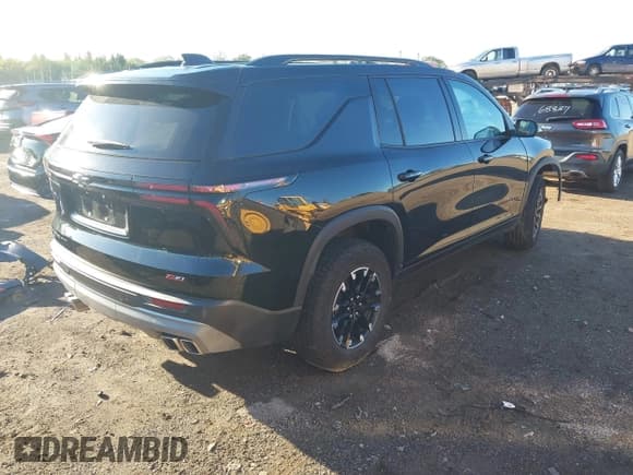 ✅ 2024 Chevrolet Traverse AWD Z71 • VIN: 1GNEVJKS8RJ215829 • Lot: 43407737. Wystawiony na IAAI z przebiegiem 18 354 mil. Bezpłatny archiwum sprzedaży aukcyjnych z USA i szczegółowy raport historii pojazdu na DreamBid. Zdjęcie 4.