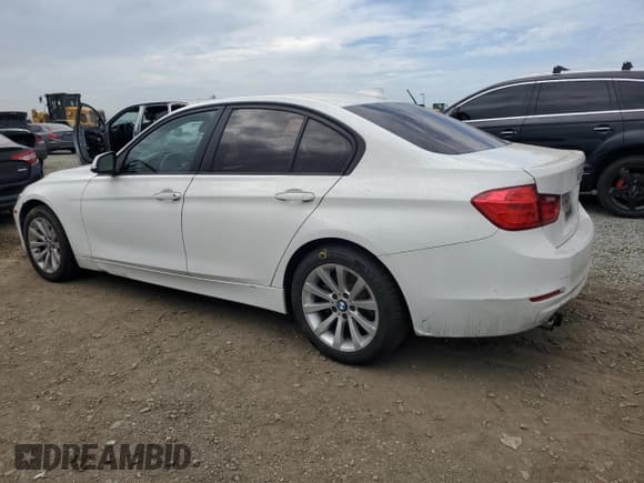✅ 2014 BMW 3 Series 328i • VIN: WBA3C1C54EK116229 • Lot: 82335115. Listed on Copart with 170,628 mi. Free auction sales archive from the USA and detailed vehicle history report at DreamBid. Image 2.