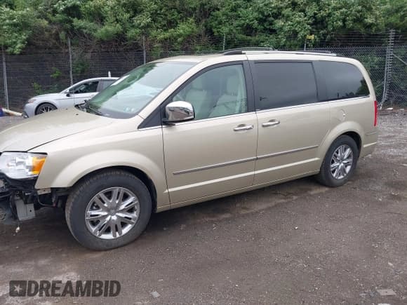✅ 2010 Chrysler Town & Country Limited • VIN: 2A4RR7DX2AR322606 • Lot: 42181467. Wystawiony na IAAI z przebiegiem 107 991 mil. Bezpłatny archiwum sprzedaży aukcyjnych z USA i szczegółowy raport historii pojazdu na DreamBid. Zdjęcie 2.