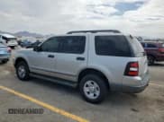 ✅ 2006 Ford Explorer XLS • VIN: 1FMEU62EX6UA01207 • Lot: 70498265. Wystawiony na Copart z przebiegiem 203 009 mil. Bezpłatny archiwum sprzedaży aukcyjnych z USA i szczegółowy raport historii pojazdu na DreamBid. Zdjęcie 2.