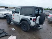 ✅ 2018 Jeep Wrangler Sport • VIN: 1C4GJXAN5JW283573 • Lot: 42489336. Wystawiony na IAAI z przebiegiem 66 890 mil. Bezpłatny archiwum sprzedaży aukcyjnych z USA i szczegółowy raport historii pojazdu na DreamBid. Zdjęcie 3.
