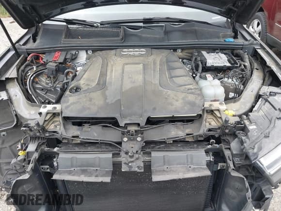 ✅ 2018 Audi Q7 Premium Plus • VIN: WA1LHAF76JD049403 • Lot: 43174472. Wystawiony na IAAI z przebiegiem 114 512 mil. Bezpłatny archiwum sprzedaży aukcyjnych z USA i szczegółowy raport historii pojazdu na DreamBid. Zdjęcie 10.