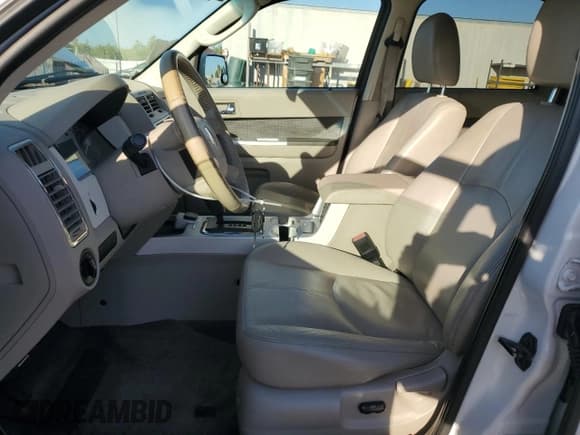 ✅ 2009 Mercury Mariner Hybrid • VIN: 4M2CU39309KJ00188 • Lot: 82002925. Wystawiony na Copart z przebiegiem 245 612 mil. Bezpłatny archiwum sprzedaży aukcyjnych z USA i szczegółowy raport historii pojazdu na DreamBid. Zdjęcie 7.