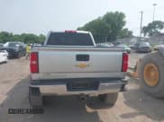 ✅ 2015 Chevrolet Silverado 2500HD LT • VIN: 1GC1KVEG3FF661609 • Lot: 42485031. Wystawiony na IAAI z przebiegiem 187 452 mil. Bezpłatny archiwum sprzedaży aukcyjnych z USA i szczegółowy raport historii pojazdu na DreamBid. Zdjęcie 16.