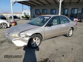 ✅ 2000 Honda Accord SE • VIN: 1HGCG6694YA096711 • Лот: 82482045. Опубликован ранее на Copart с пробегом Не указан. Бесплатный доступ к архиву аукционных продаж из США и подробный отчёт об истории автомобиля на DreamBid. Изображение 1.