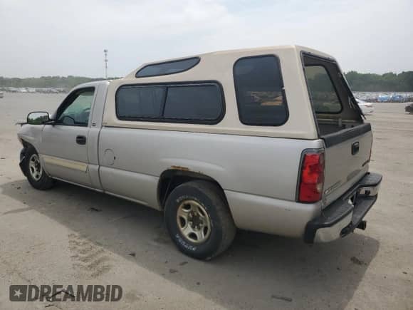 2004 Chevrolet Silverado 1500 LS z VIN 1GCEC14T54E186571, wystawiony jako Copart lot #60991645 z przebiegiem 308 569 mil mil oraz Szkoda całkowita • Salvage title. Historia ofert i sprzedaży dostępna na DreamBid. Obrazek 2.
