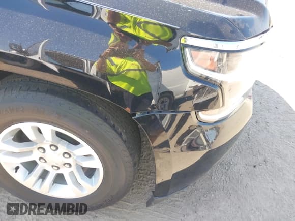 ✅ 2020 Chevrolet Suburban LT • VIN: 1GNSCHKC5LR102083 • Lot: 40551013. Wystawiony na IAAI z przebiegiem 105 555 mil. Bezpłatny archiwum sprzedaży aukcyjnych z USA i szczegółowy raport historii pojazdu na DreamBid. Zdjęcie 17.