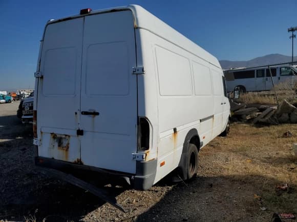 ✅ 2005 Freightliner Sprinter • VIN: WDYPD544755837565 • Lot: 75308584. Listed on Copart with 383,888 mi. Free auction sales archive from the USA and detailed vehicle history report at DreamBid. Image 3.