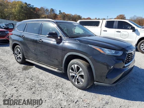 ✅ 2020 Toyota Highlander XLE • VIN: 5TDGZRAH2LS015694 • Lot: 92057195. Listed on Copart with 65,697 mi. Free auction sales archive from the USA and detailed vehicle history report at DreamBid. Image 4.