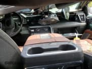 ✅ 2022 GMC Sierra 1500 Denali Ultimate • VIN: 1GTUUHET2NZ514460 • Лот: 67882624. Опубликован ранее на Copart с пробегом 26 252 миль. Бесплатный доступ к архиву аукционных продаж из США и подробный отчёт об истории автомобиля на DreamBid. Изображение 8.