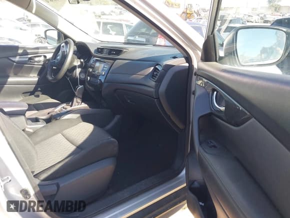 ✅ 2017 Nissan Rogue S • VIN: KNMAT2MT4HP511452 • Lot: 43183874. Listed on IAAI with 114,583 mi. Free auction sales archive from the USA and detailed vehicle history report at DreamBid. Image 5.