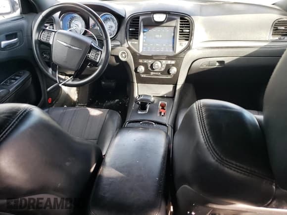 ✅ 2013 Chrysler 300 S • VIN: 2C3CCAGG4DH590142 • Лот: 88952055. Опубликован ранее на Copart с пробегом 146 325 миль. Бесплатный доступ к архиву аукционных продаж из США и подробный отчёт об истории автомобиля на DreamBid. Изображение 8.