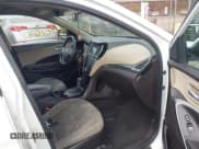 ✅ 2018 Hyundai Santa Fe 2.4L • VIN: 5NMZTDLB6JH075046 • Лот: 43544621. Опубликован ранее на IAAI с пробегом 142 421 миль. Бесплатный доступ к архиву аукционных продаж из США и подробный отчёт об истории автомобиля на DreamBid. Изображение 5.