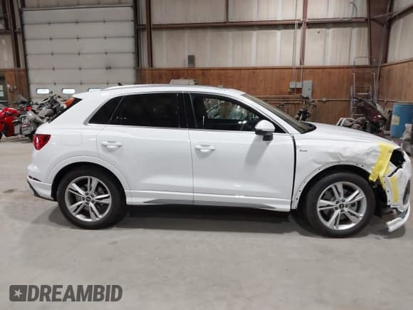 ✅ 2024 Audi Q3 S line Premium Plus • VIN: WA1EECF38R1188598 • Лот: 42888689. Опубликован ранее на IAAI с пробегом 4 290 миль. Бесплатный доступ к архиву аукционных продаж из США и подробный отчёт об истории автомобиля на DreamBid. Изображение 14.
