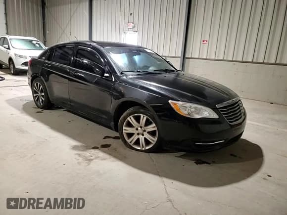✅ 2011 Chrysler 200 Touring • VIN: 1C3BC1FB8BN614626 • Lot: 91704445. Wystawiony na Copart z przebiegiem 148 500 mil. Bezpłatny archiwum sprzedaży aukcyjnych z USA i szczegółowy raport historii pojazdu na DreamBid. Zdjęcie 13.