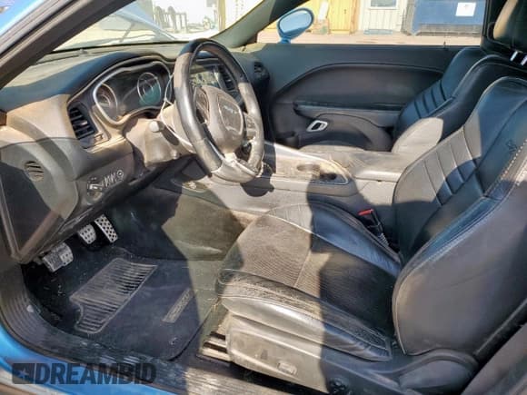 ✅ 2015 Dodge Challenger SRT 392 • VIN: 2C3CDZDJ1FH910922 • Lot: 64274745. Wystawiony na Copart z przebiegiem 114 880 mil. Bezpłatny archiwum sprzedaży aukcyjnych z USA i szczegółowy raport historii pojazdu na DreamBid. Zdjęcie 7.