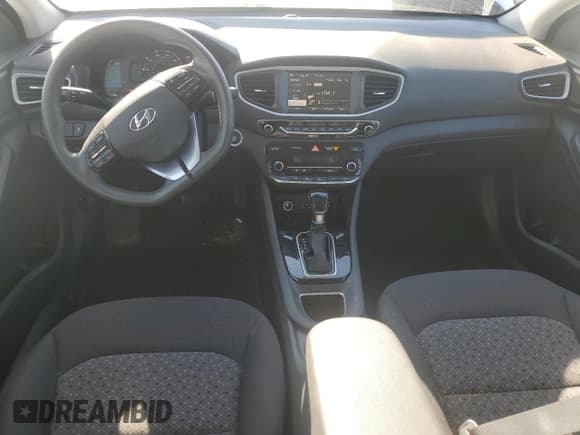 ✅ 2018 Hyundai Ioniq Blue • VIN: KMHC65LC5JU075832 • Lot: 46106865. Wystawiony na Copart z przebiegiem 47 385 mil. Bezpłatny archiwum sprzedaży aukcyjnych z USA i szczegółowy raport historii pojazdu na DreamBid. Zdjęcie 8.